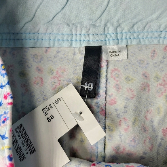 NWT Divided by H&M Light Blue Floral Front Zip Mini Skirt size 10 - Picture 2 of 15
